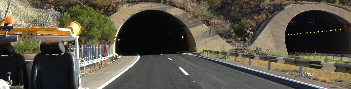 Trabajos de señalización vial en autopista AP-7